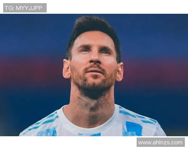 世界足球明星成灾现象引发关注球迷热议与反思